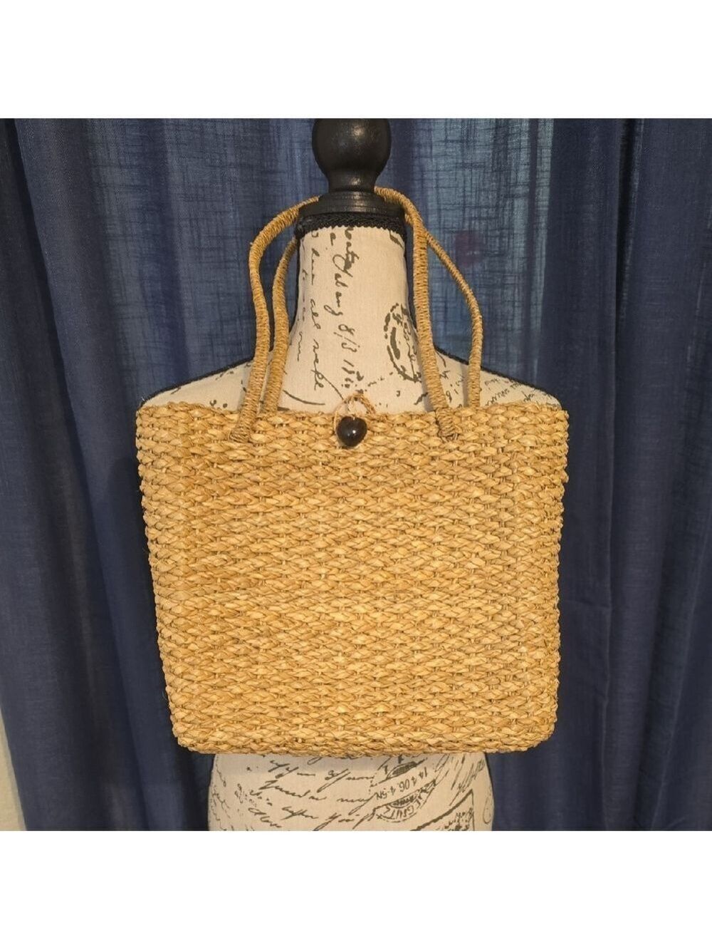 Authentic Hawaiian Handwoven Tote Bag with Kukui Nut Closure - EUC